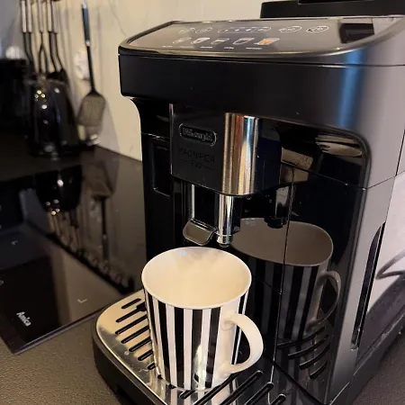 Black Miodowy Dom * 科沃布热格