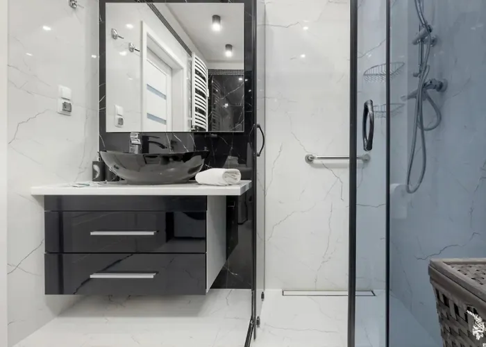 Apartment Black Miodowy Dom *